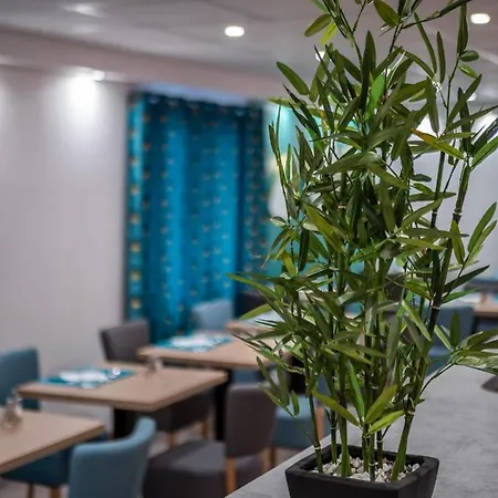 Contact Bleu France Cergy 3*